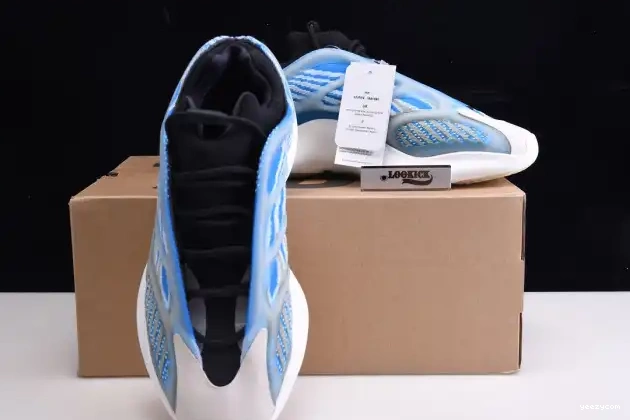 THE ADIDAS DARK IN G54850 V3 YEEZY GLOW 700 0601